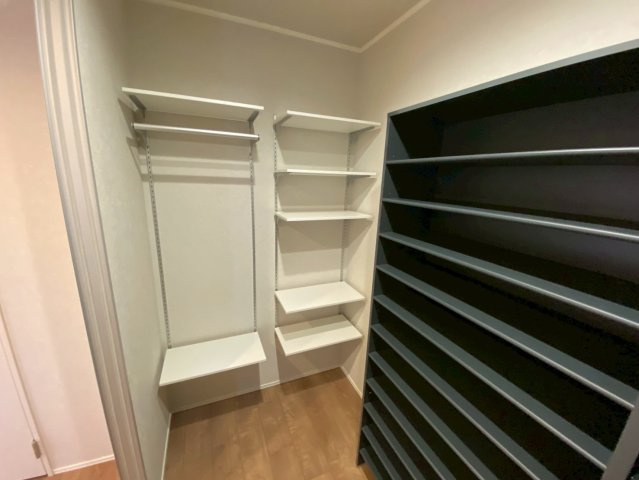 松ノ内町戸建の収納