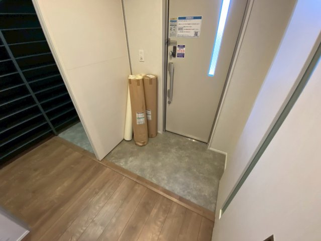 松ノ内町戸建の玄関