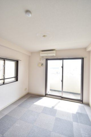 大阪市都島区内代町１丁目の賃貸マンションの居間・リビング