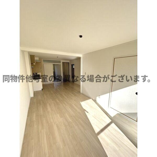 サンハイツ藤山台C棟の居間・リビング