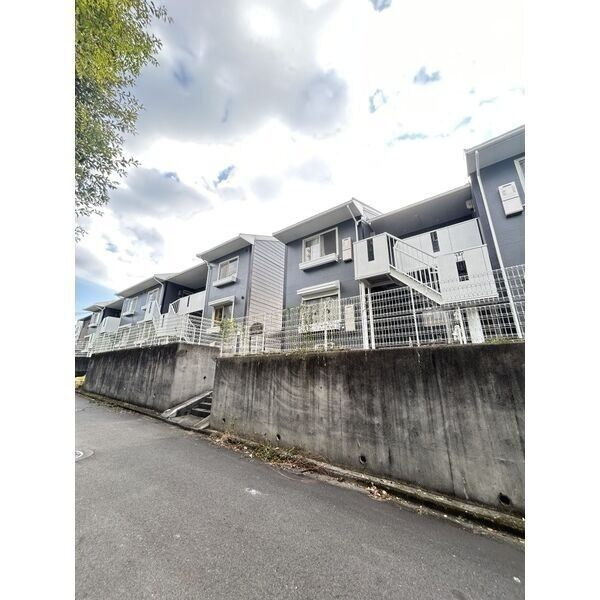 サンハイツ藤山台C棟の駐車場