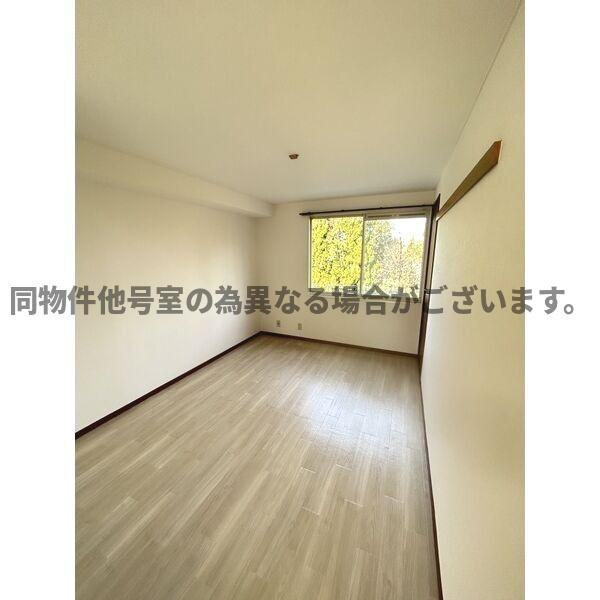 サンハイツ藤山台C棟の居間・リビング