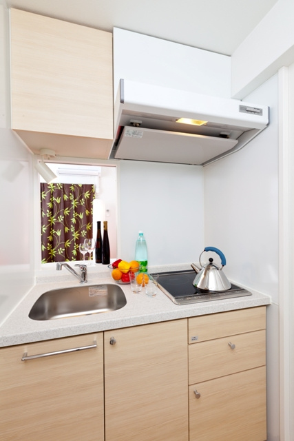 新品家具付きマンション春吉10(KaGood福岡)のキッチン|コンパクトなキッチンで掃除もラクラク