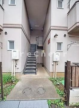 ドレミファ荘のエントランス