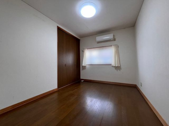 高知市長浜　中古一戸建の洋室|落ち着いた色調の洋室です