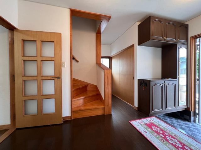 高知市長浜　中古一戸建の玄関|ゆったりとした玄関です