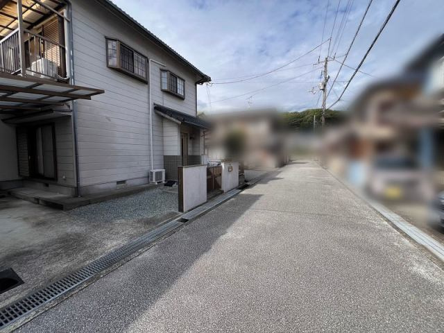 高知市長浜　中古一戸建の前面道路含む現地写真|前面道路含む現地写真です
