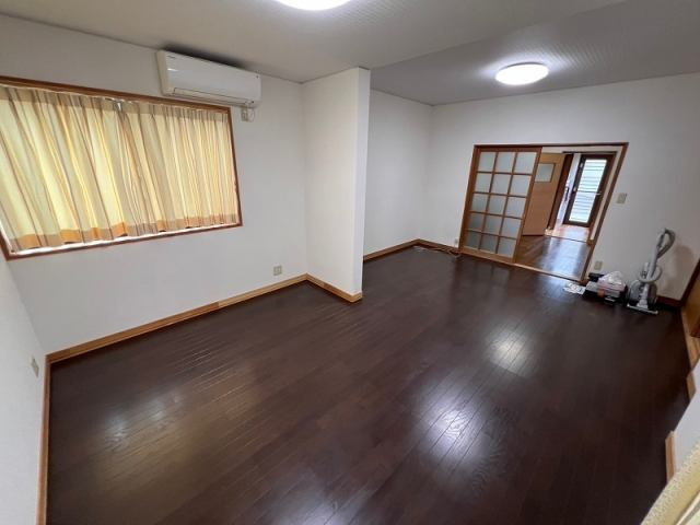 高知市長浜　中古一戸建の居間・リビング|使いやすい居間です