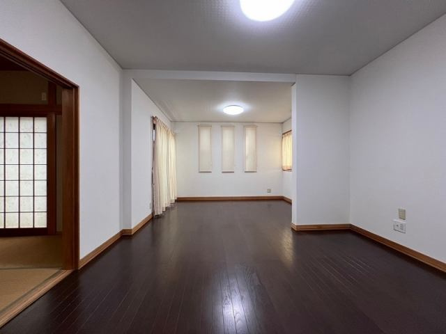 高知市長浜　中古一戸建の居間・リビング|ゆったり過ごせる居間です