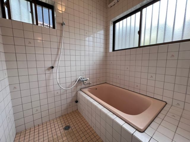 高知市長浜　中古一戸建の浴室|日々の暮らしに欠かせないお風呂です