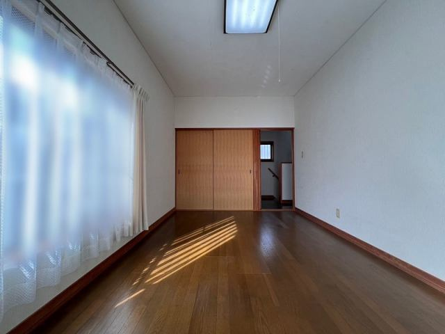 高知市長浜　中古一戸建の洋室|広々とした洋室です