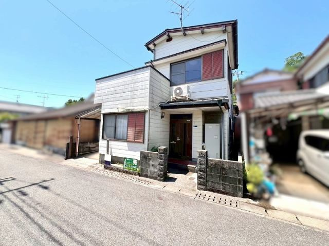 高知市朝倉西町２丁目　　　中古一戸建ての前面道路含む現地写真|前面道路含む現地写真です