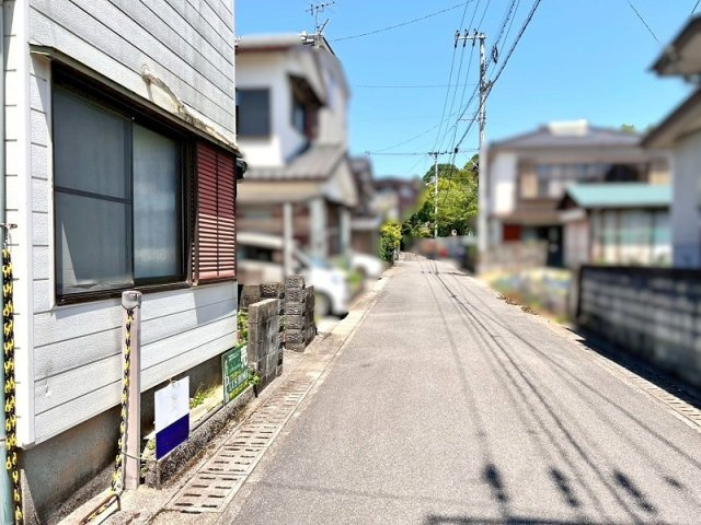 高知市朝倉西町２丁目　　　中古一戸建ての前面道路含む現地写真|前面道路含む現地写真です