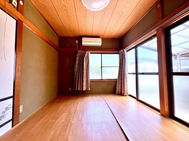 高知市朝倉西町２丁目　　　中古一戸建ての和室|明るい和室です