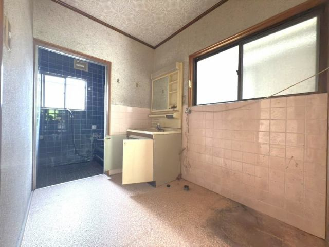 高知市一宮東町３丁目　中古一戸建ての独立洗面台|独立洗面化粧台付き