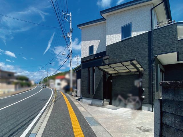 高知市介良　中古一戸建ての前面道路含む現地写真|前面道路含む現地写真です