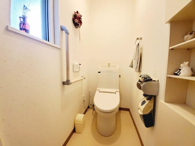 【室内きれい】高知市神田　中古一戸建てのトイレ|ゆったりとした空間のトイレです