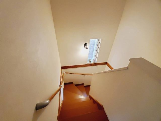 【室内きれい】高知市神田　中古一戸建てのその他|階段です