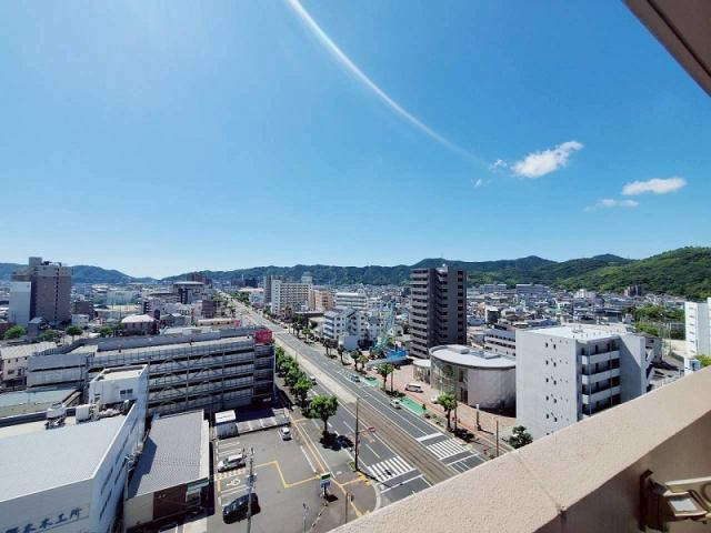 高知市梅ノ辻　　アルファステイツ梅ノ辻の展望|前に高い建物がなく、日当たり・眺望ともに良好。人気の高層階です。
