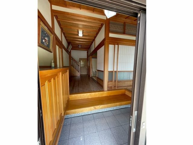 高知市春野町弘岡下　中古一戸建ての玄関