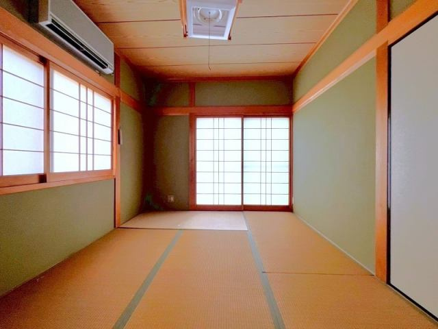 高知市横浜新町3丁目　中古一戸建ての和室|木のぬくもりと畳のやさしさに包まれる、落ち着きのある空間