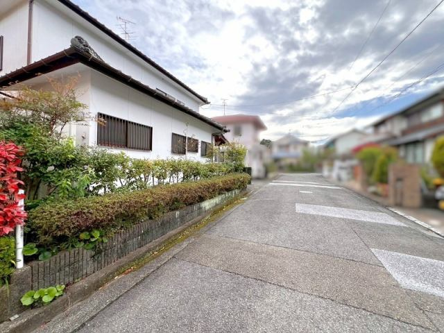 高知市横浜新町3丁目　中古一戸建ての前面道路含む現地写真|前面道路含む現地写真です