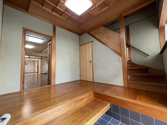 高知市幸町　中古一戸建ての玄関|落ち着いた玄関です