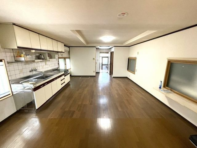 高知市幸町　中古一戸建ての居間・リビング|ゆったりとしたリビングです