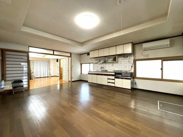 高知市幸町　中古一戸建ての居間・リビング|ゆったり過ごせるリビングです