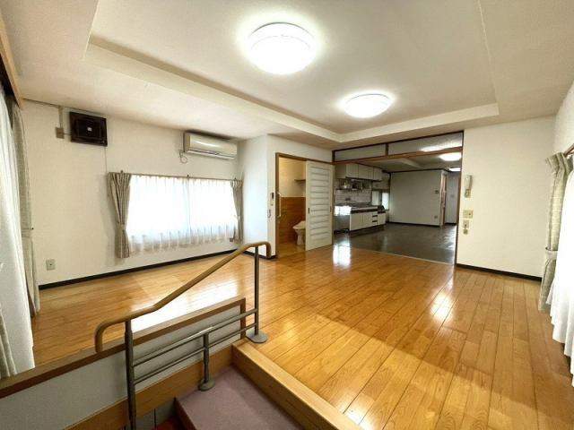 高知市幸町　中古一戸建ての洋室|明るい洋室です