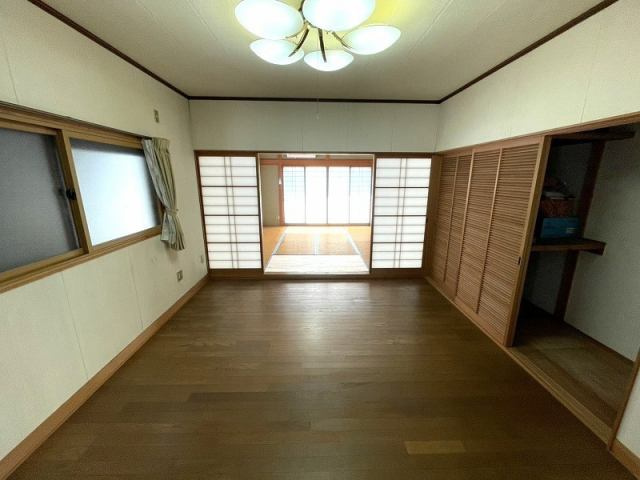 高知市幸町　中古一戸建ての洋室|落ち着いた色調の洋室です