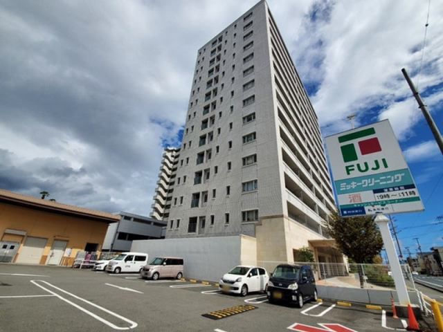 高知市桜井町　サーパスシティ桜井町の外観|南向きで陽当たり最高！利便性と安心感を兼ね備えた人気の高層マンションです。