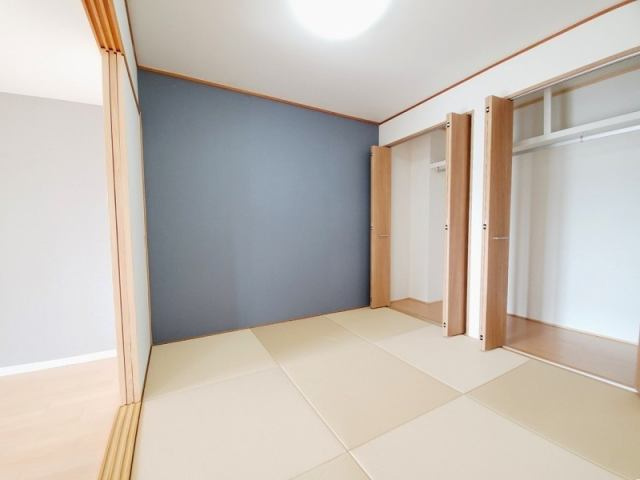 高知市九反田　中古マンションの和室|伝統とモダンが調和した落ち着きのある空間。くつろぎのひとときを過ごせます