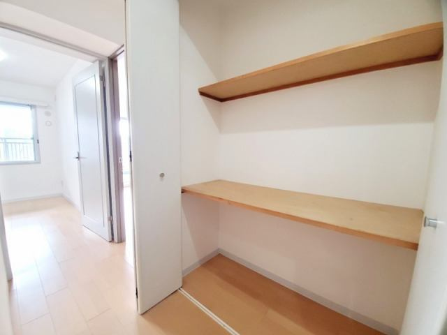 高知市九反田　中古マンションの収納|玄関前に便利な収納スペース付き！