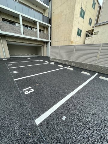 リヴェント難波ウエストの駐車場