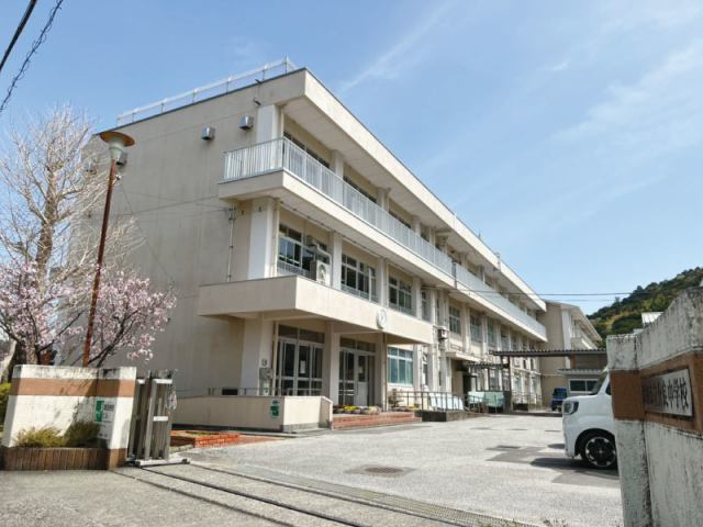 サントノーレ介良の周辺|高知市介良中学校