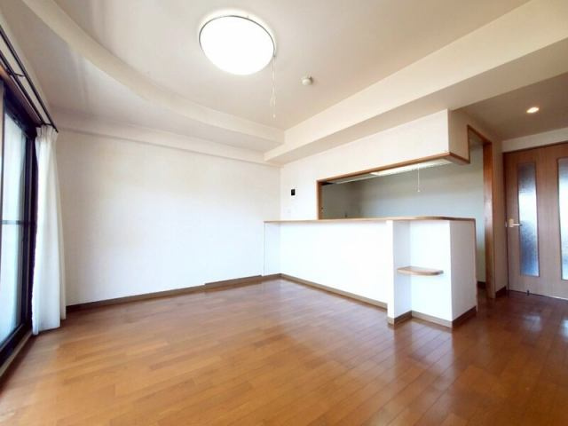 サントノーレ介良の居間・リビング|バルコニーに面した明るいリビング