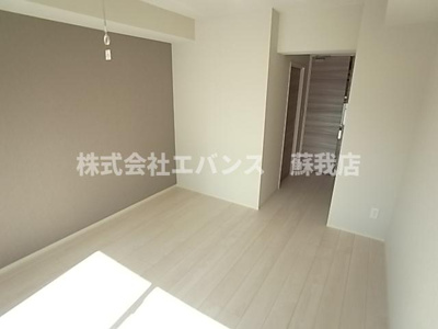 【寝室】 | ＡＧＲＥＶＥ | 広くて明るい寝室