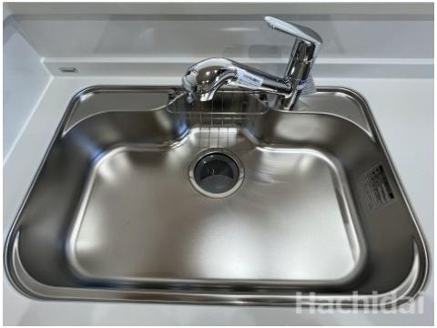 高浜市呉竹町4期2棟　新築一戸建のキッチン|浄水器一体型水栓付きで、すっきりとしたシンクです。