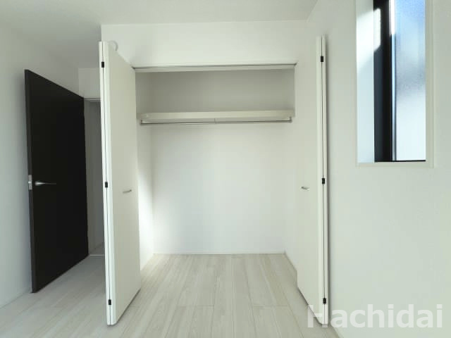 高浜市呉竹町4期2棟　新築一戸建の収納|南側5.25帖洋室クローゼット