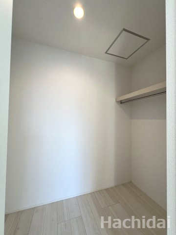 高浜市呉竹町4期2棟　新築一戸建の収納|南側7.5帖洋室クローゼット