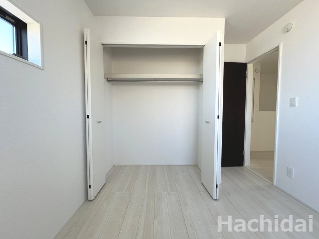 高浜市呉竹町4期2棟　新築一戸建の収納|北側5.25帖洋室クローゼット