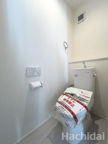 高浜市呉竹町4期2棟　新築一戸建のトイレ|２階トイレ