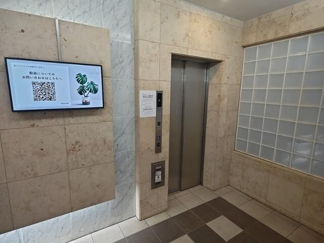 ドゥーエ両国のロビー