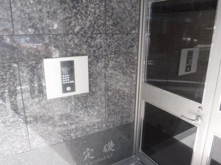 友泉巣鴨ビルのエントランス