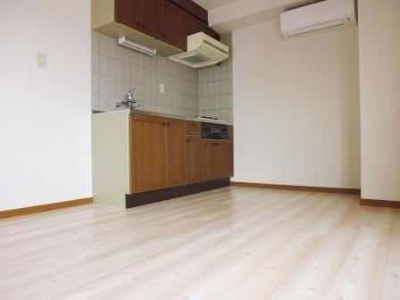 友泉巣鴨ビルの居間・リビング