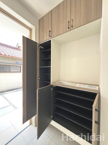 碧南市宮町6丁目第1期　新築一戸建　＜2号棟＞の玄関