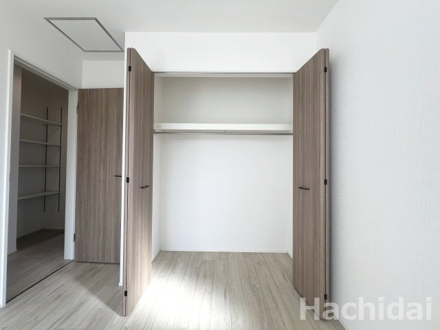 碧南市宮町6丁目第1期　新築一戸建　＜2号棟＞の収納|南側7.0帖洋室クローゼット