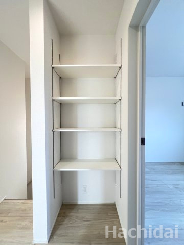 碧南市宮町6丁目第1期　新築一戸建　＜2号棟＞の収納|2階造作可動棚