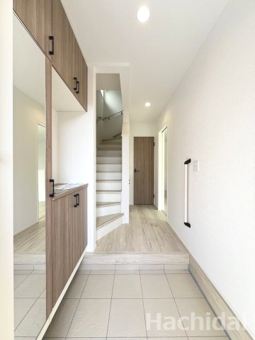 碧南市宮町6丁目第1期　新築一戸建　＜2号棟＞の玄関